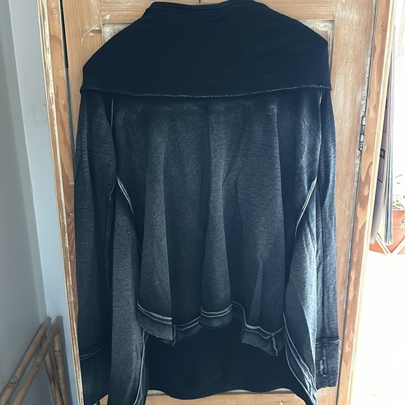 Free People Black sweatshirt size Medium - Picture 6 of 8